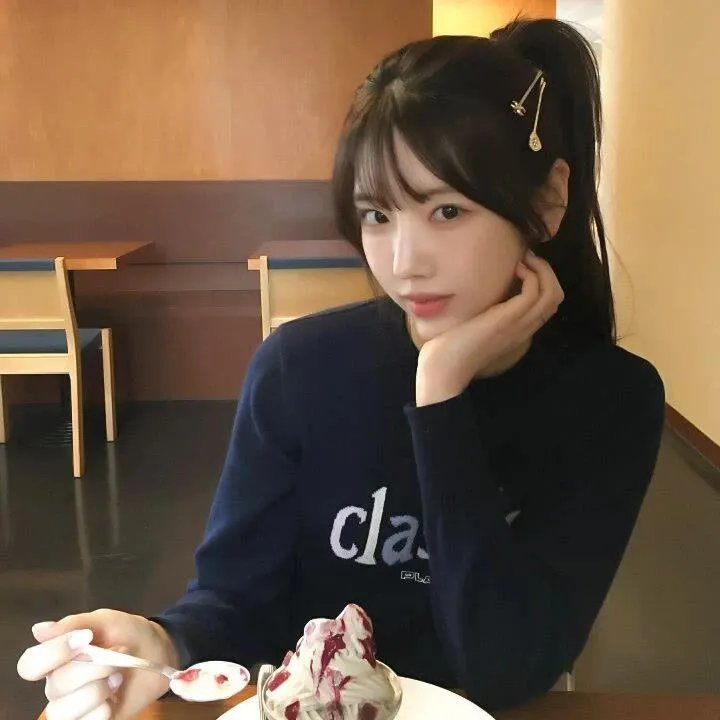 伴游女王 海报